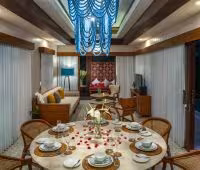 Villa Jawara, Mesa de comedor